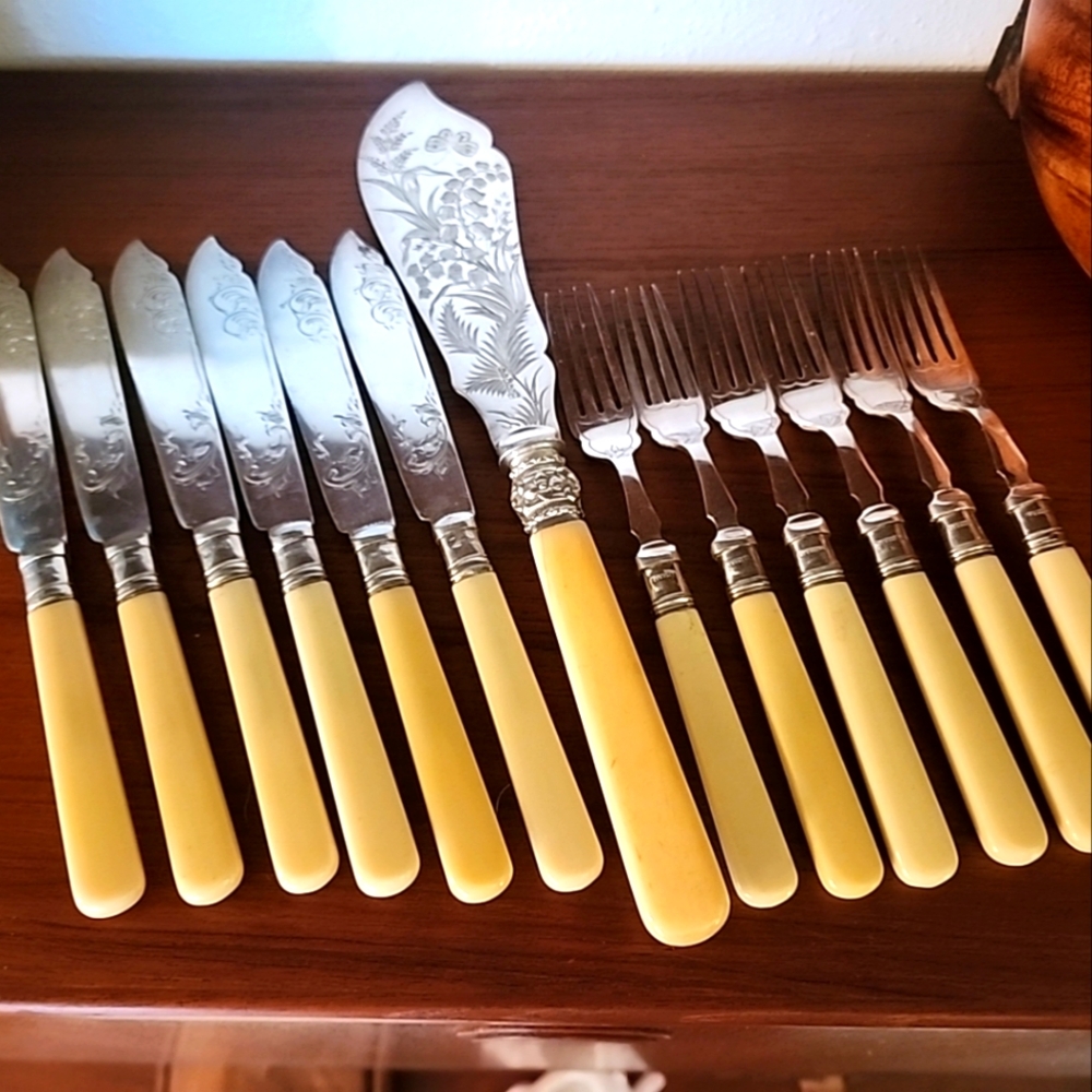 Vintage serving pieces engraved butterfly wedding cake